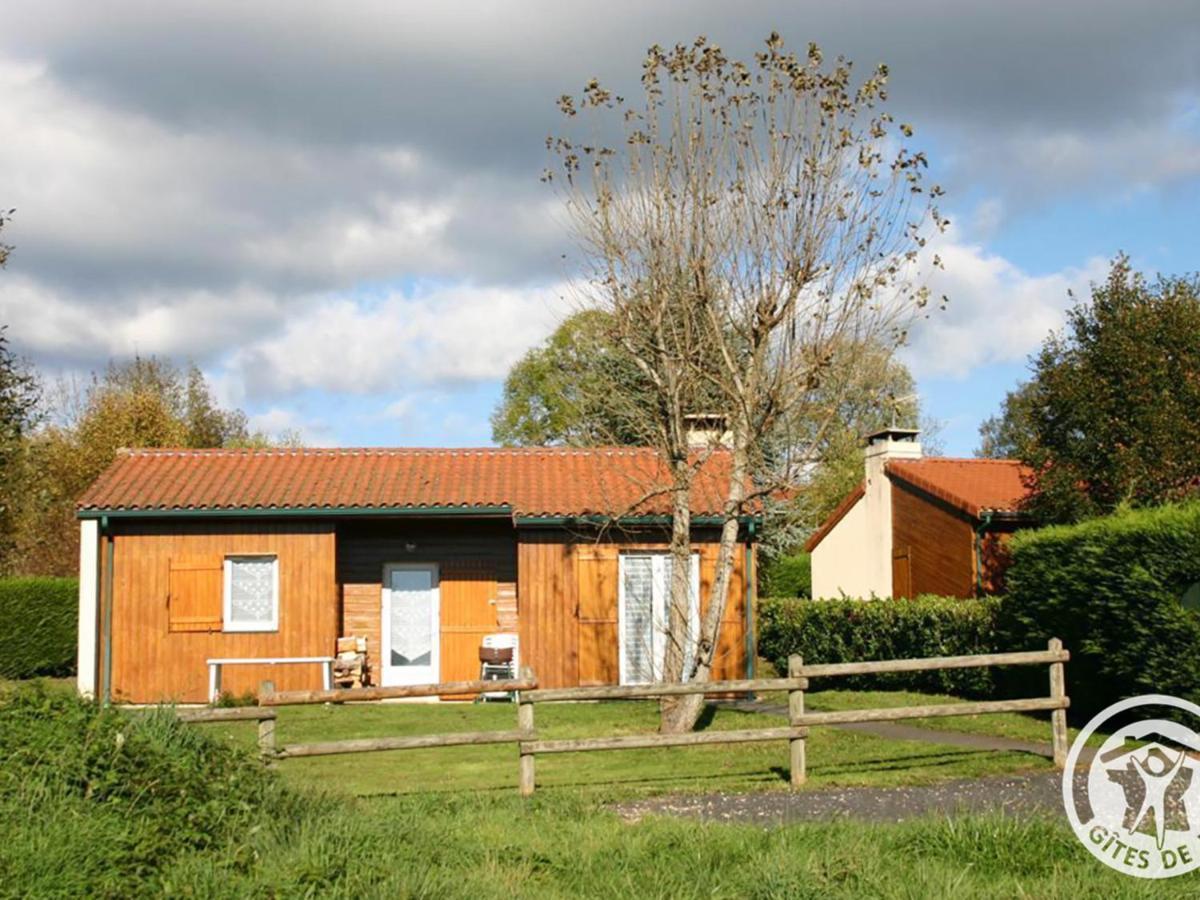 Villa Charmant Gite A La Campagne Avec Cheminee, Terrasse Et Jardin - Animaux Bienvenus - Fr-1-496-164 Usson-en-Forez Exterior foto